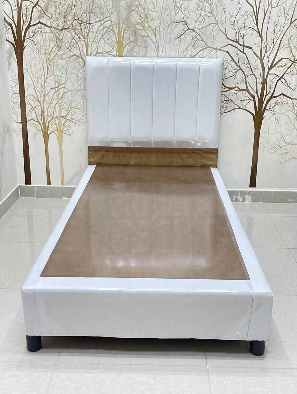 سرير خشب نفر مخمل كامل جديد علية عرض خااااص ب 130
