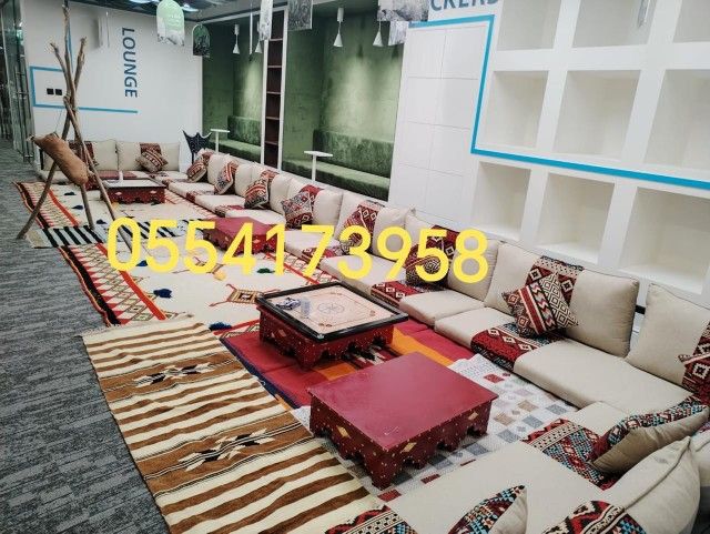 خيام أوروبية وبيوت شعر