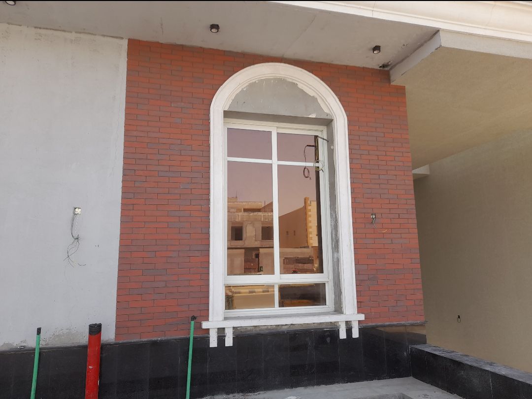 معلم تركيب صفائح حجري صفائح طيني داخلي او خارجي في