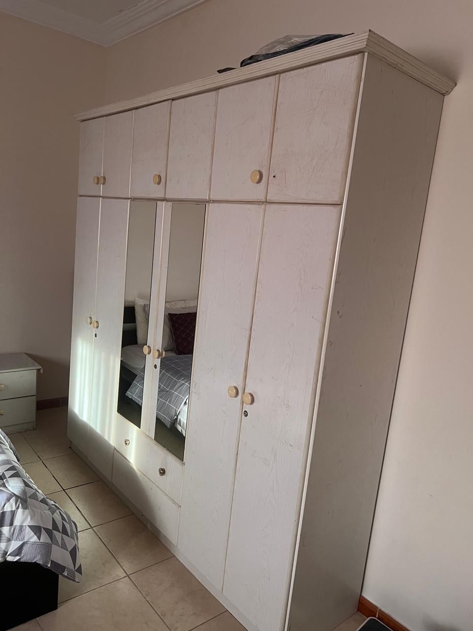 للبيع سرير دولاب 2كمدينو تسريحه