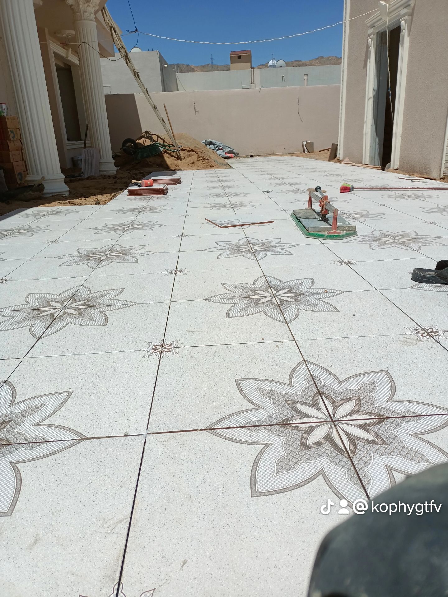 معلم محمد عيد لتركيب جميع انواع البلاط