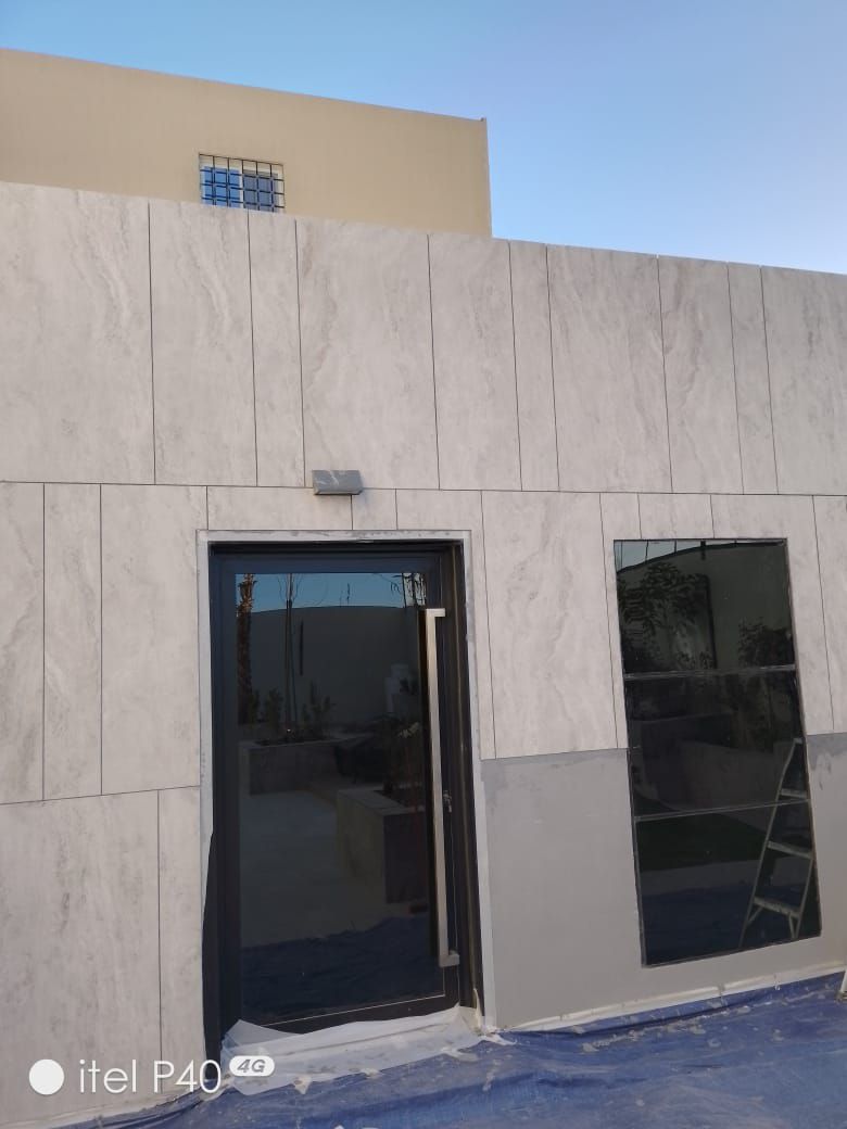 معلم تركيب صفائح حجري صفائح طيني داخلي او خارجي في