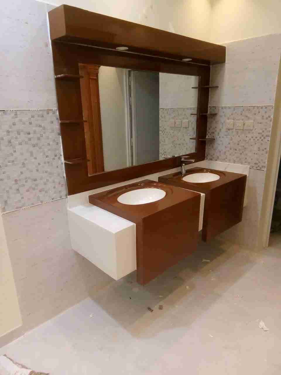 فني تركيب وفك مغاسل رخام طبيعي وصناعي