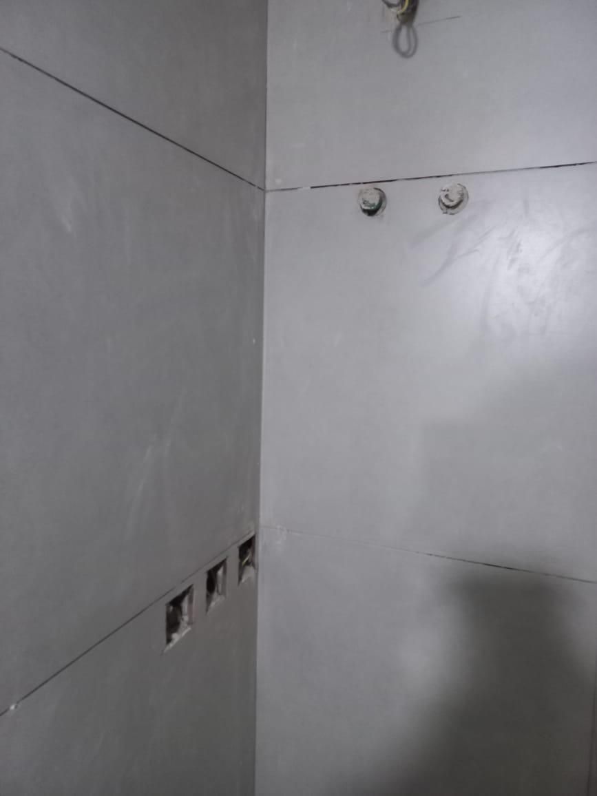 فريق متخصص لتركيب البلاط والسيراميك والبورسالين