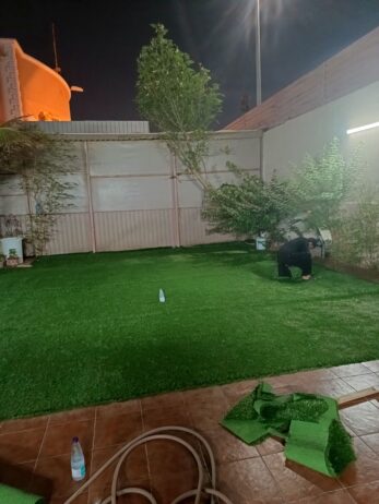 العشب الصناعي، ملاعب كرة القدم وملاعب التجديف