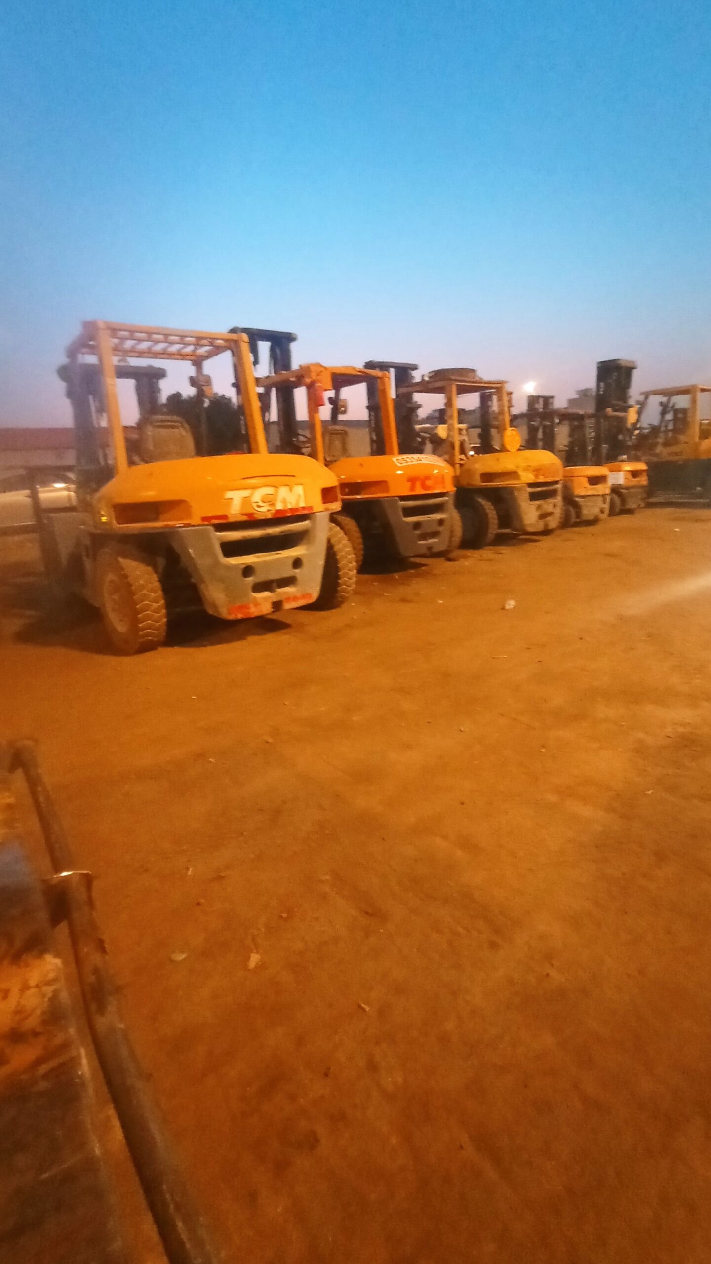 تاجير رافعات شوكية