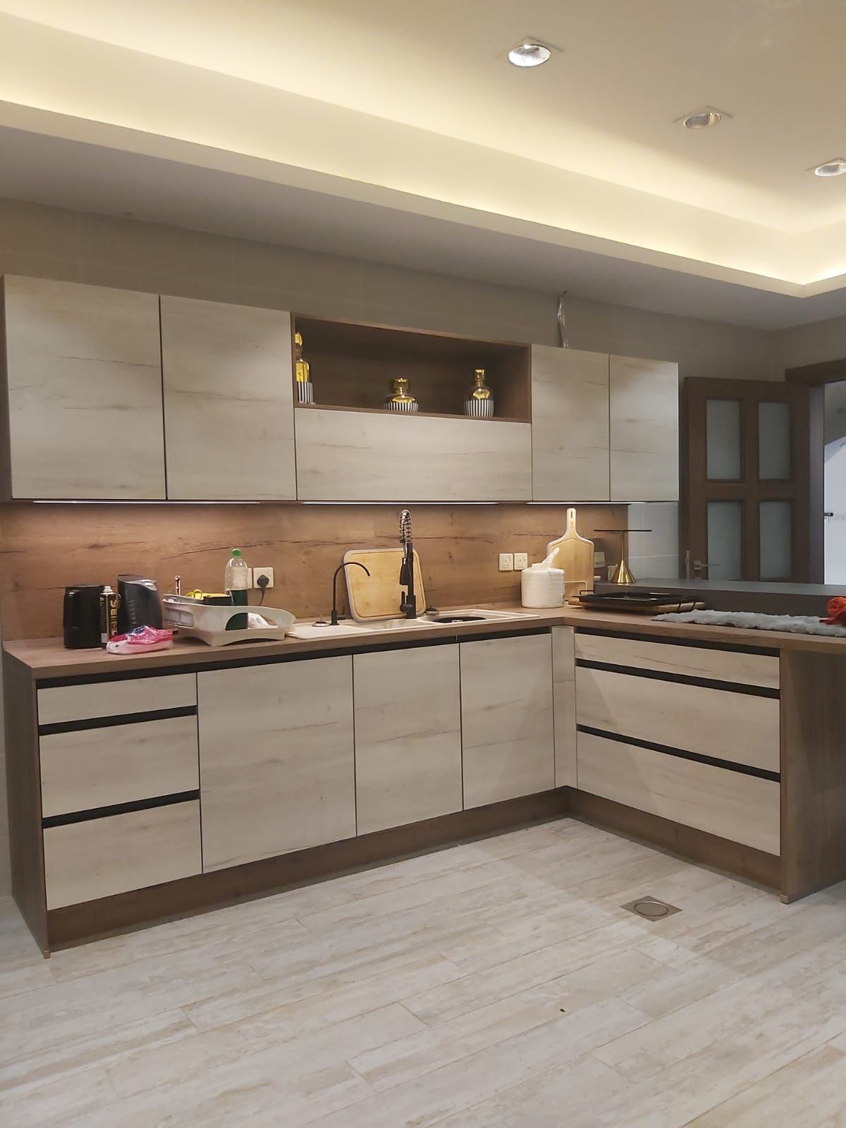 فني دواليب مطابخ