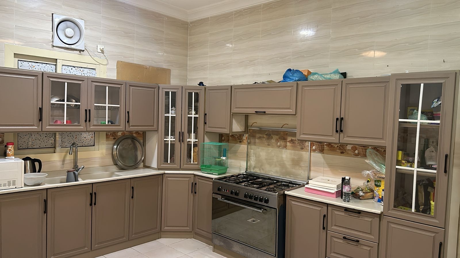 نجار فني غرف نوم فك وتركيب مطابخ ستائر معلم افران