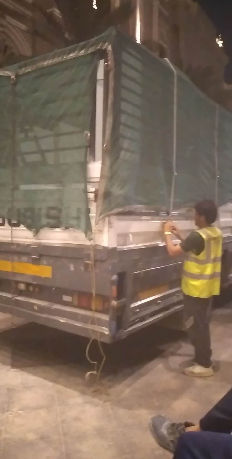 عامل باكستاني تكسير صبه وجدران ونظافه وحفريه تكسير