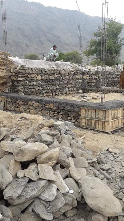 عامل باكستاني تكسير صبه وجدران ونظافه وحفريه تكسير