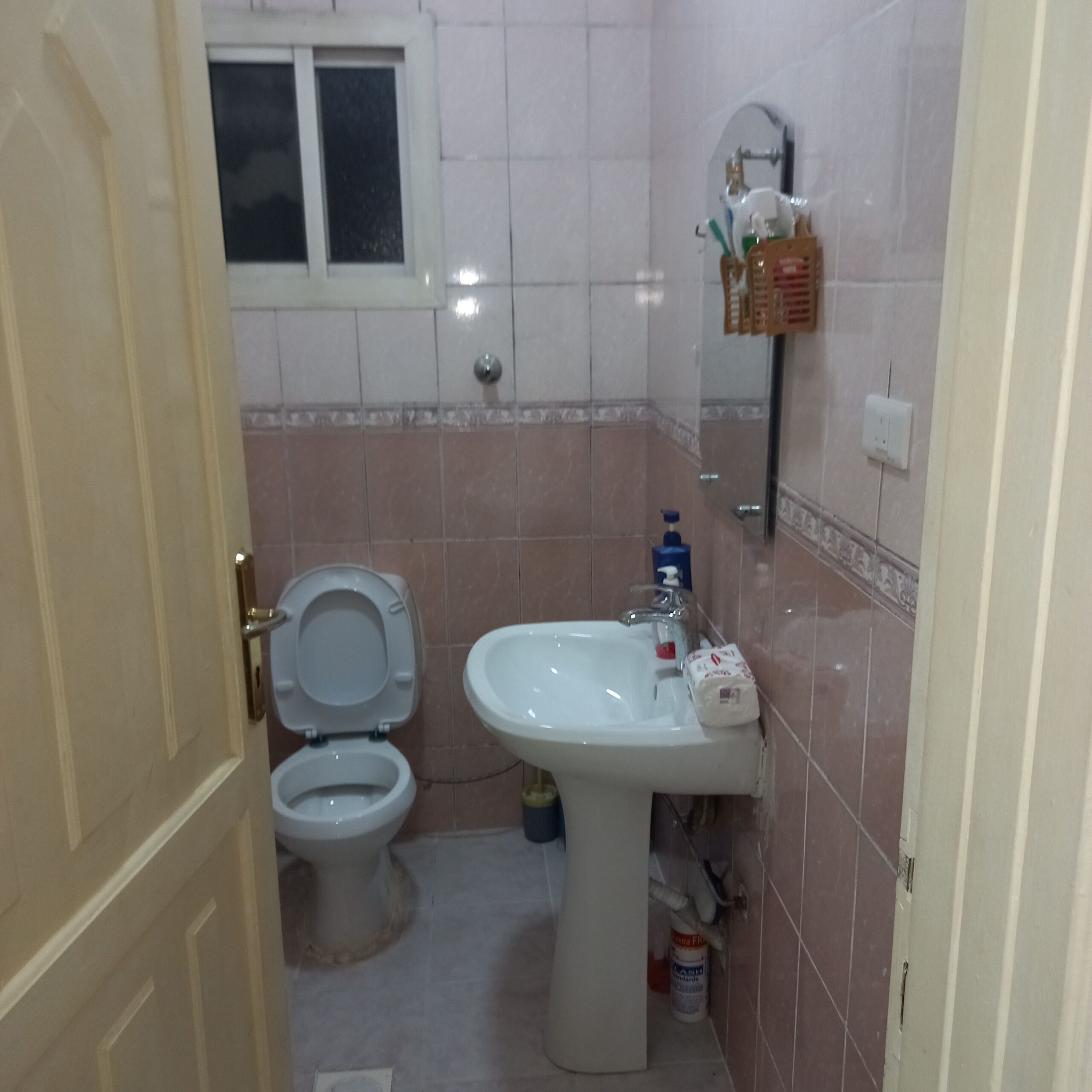 أثاث شقه متكامل للبيع أو التقبيل