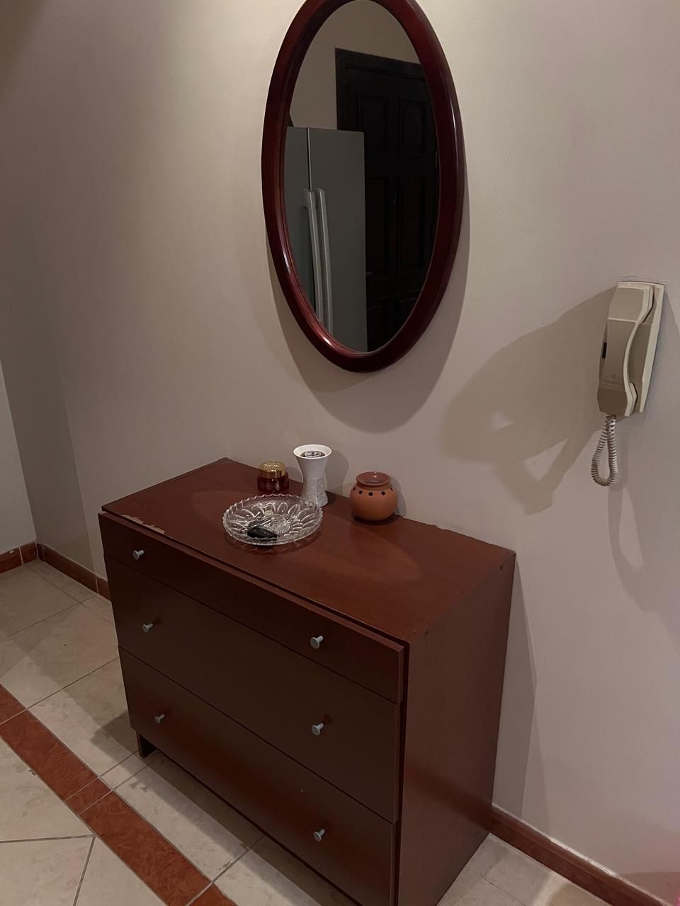 للبيع سرير دولاب 2كمدينو تسريحه