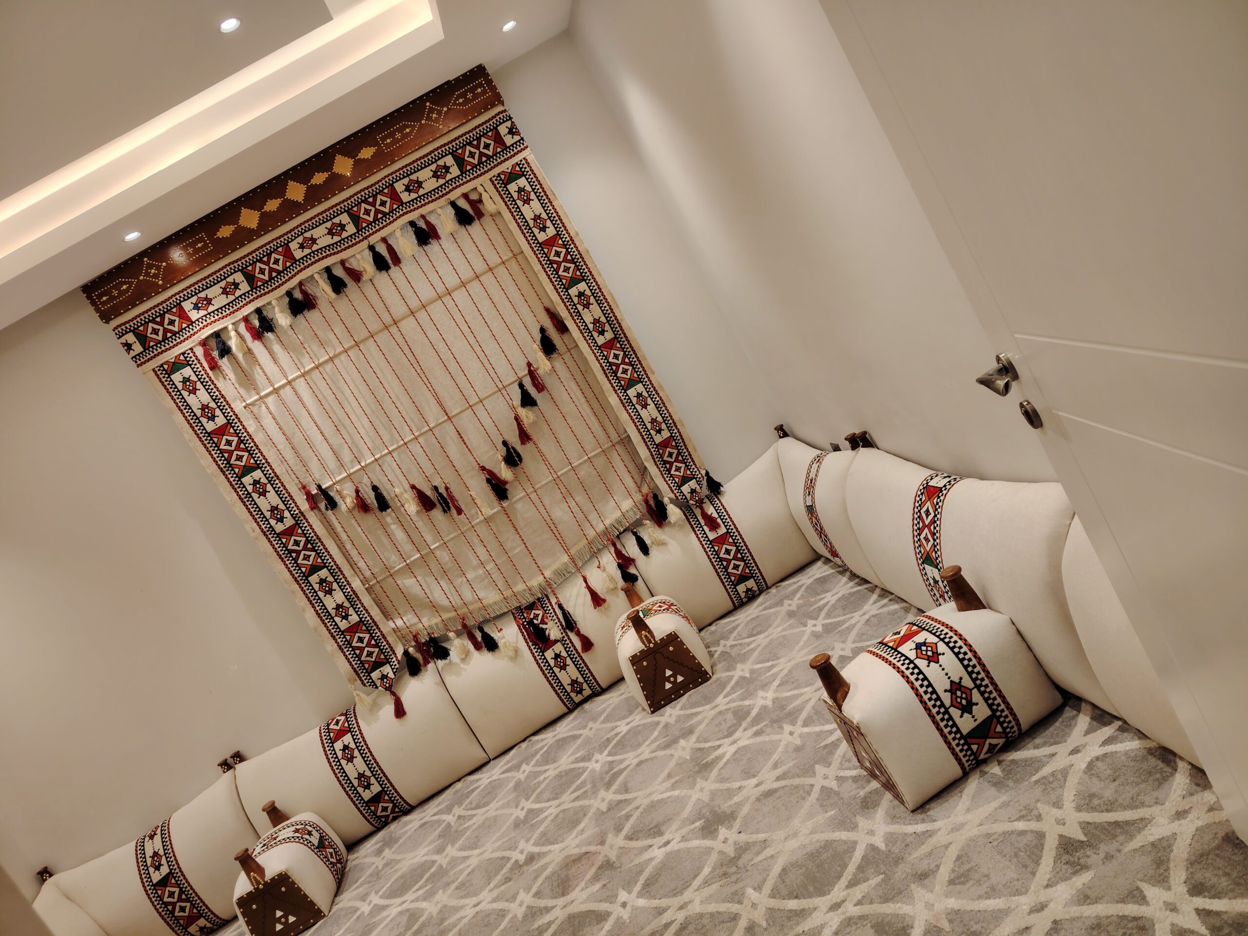 تفصيل ستائر قماش واي فاي واسباني وامريكي ورول جاهز