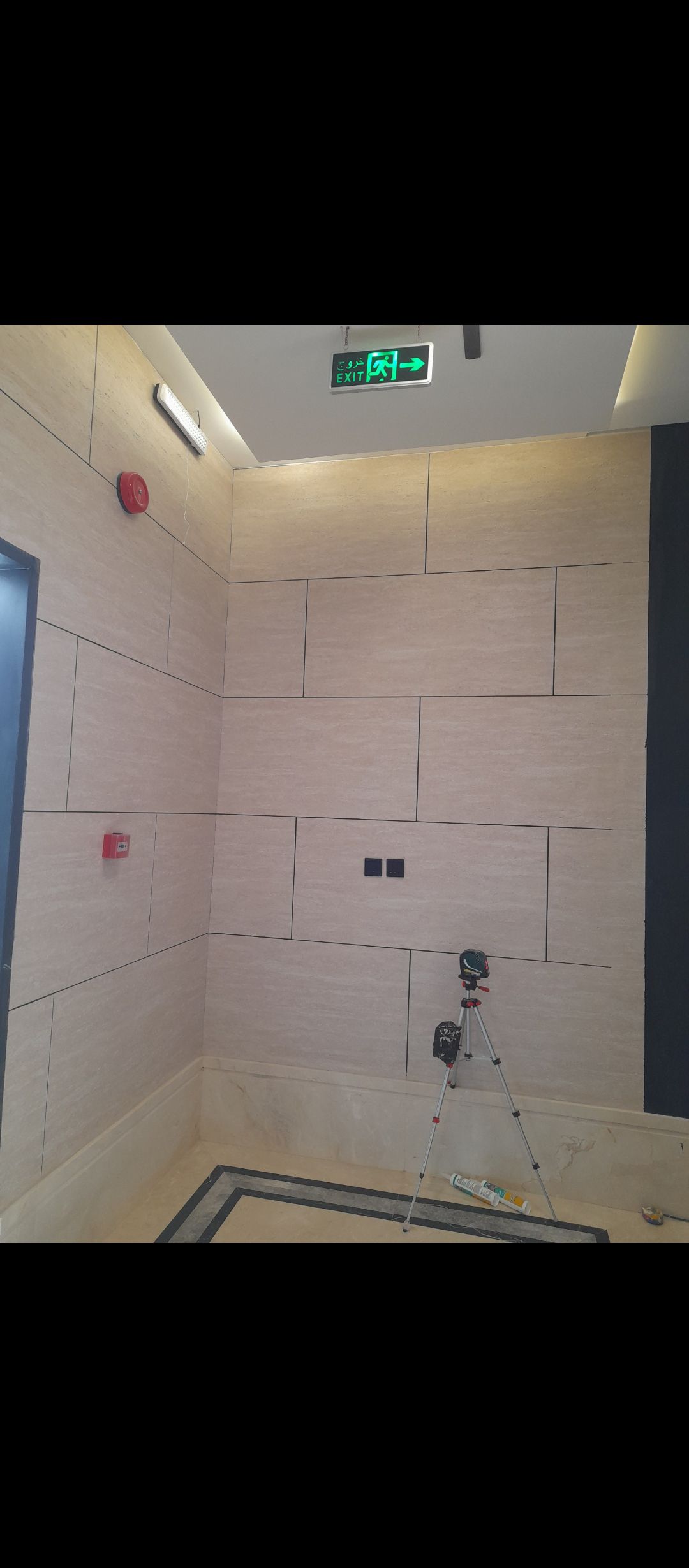 معلم تركيب صفائح حجري صفائح طيني داخلي او خارجي في