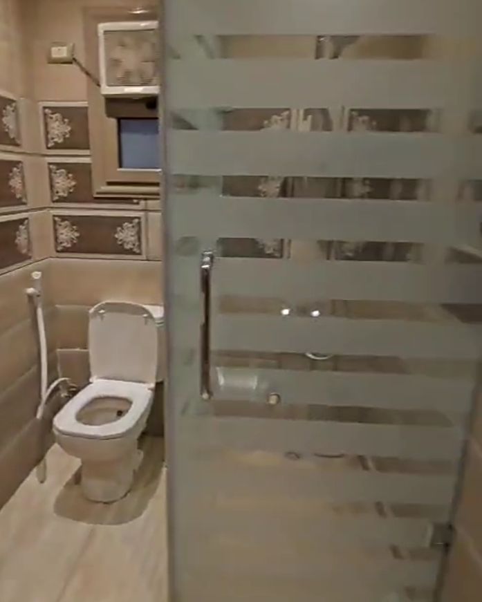 شقه ايجار دبي حي الكرامه خدمات فاصه غرفه وصاله وحم