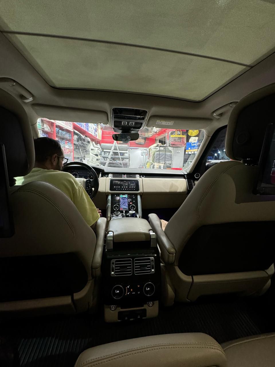 شاشات رنج روفر شكل 20