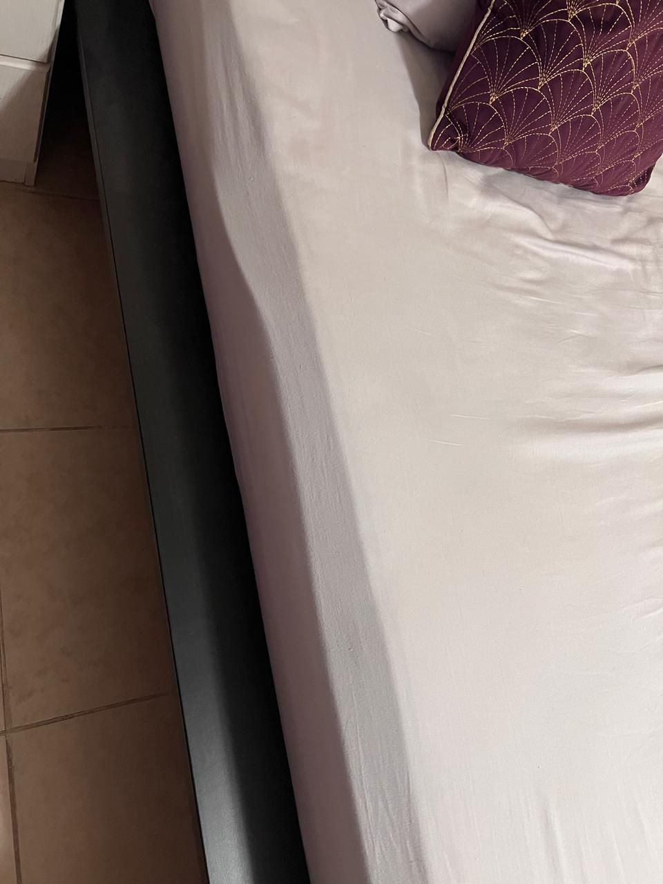 للبيع سرير دولاب 2كمدينو تسريحه