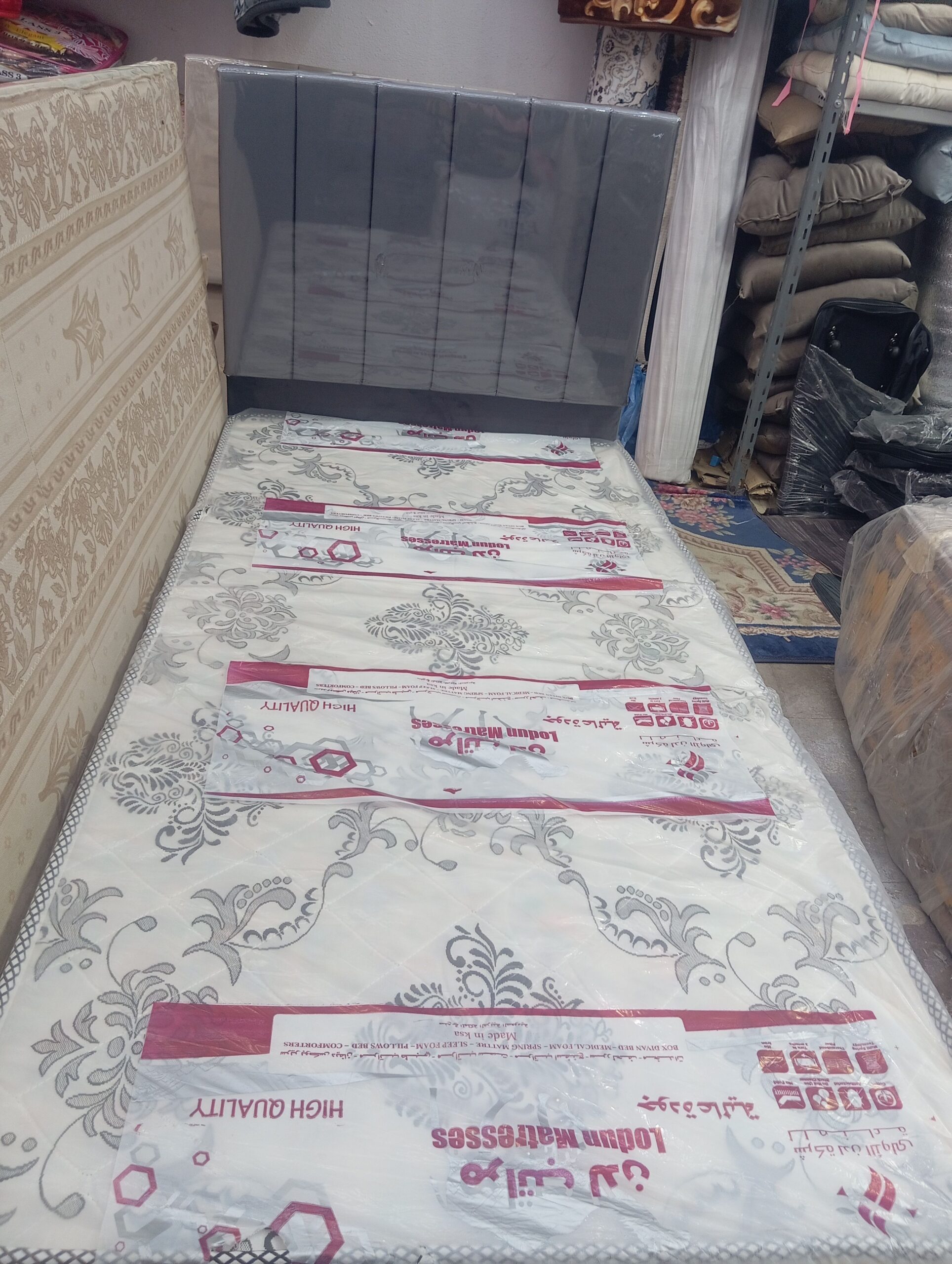 سرير خشب نفر عرض خاااص ب ١٣٠ ريال