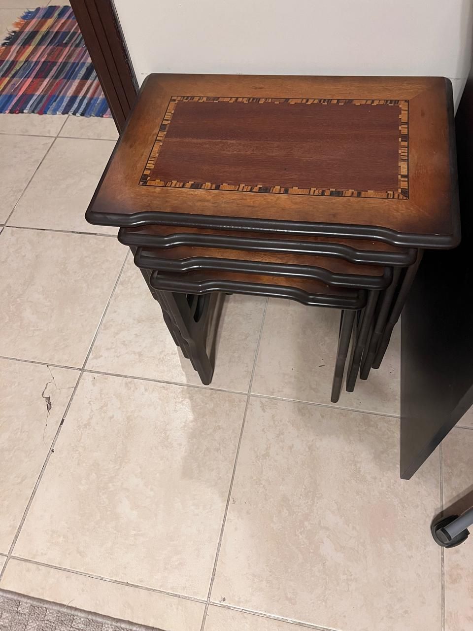 للبيع سرير دولاب 2كمدينو تسريحه