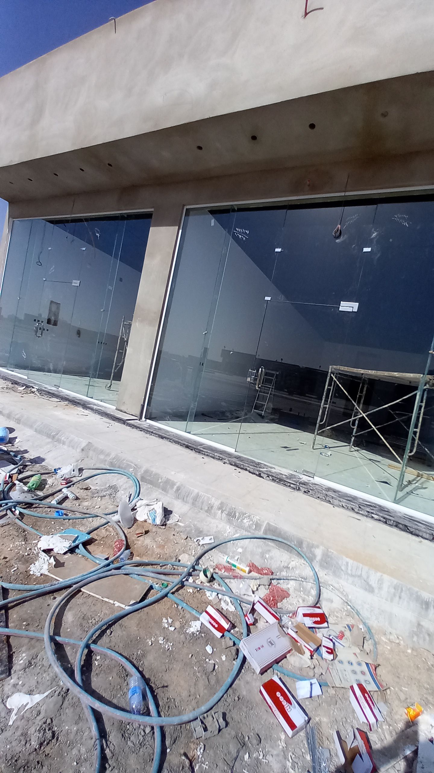 زجاج سكريت وكسوارت الزجاج