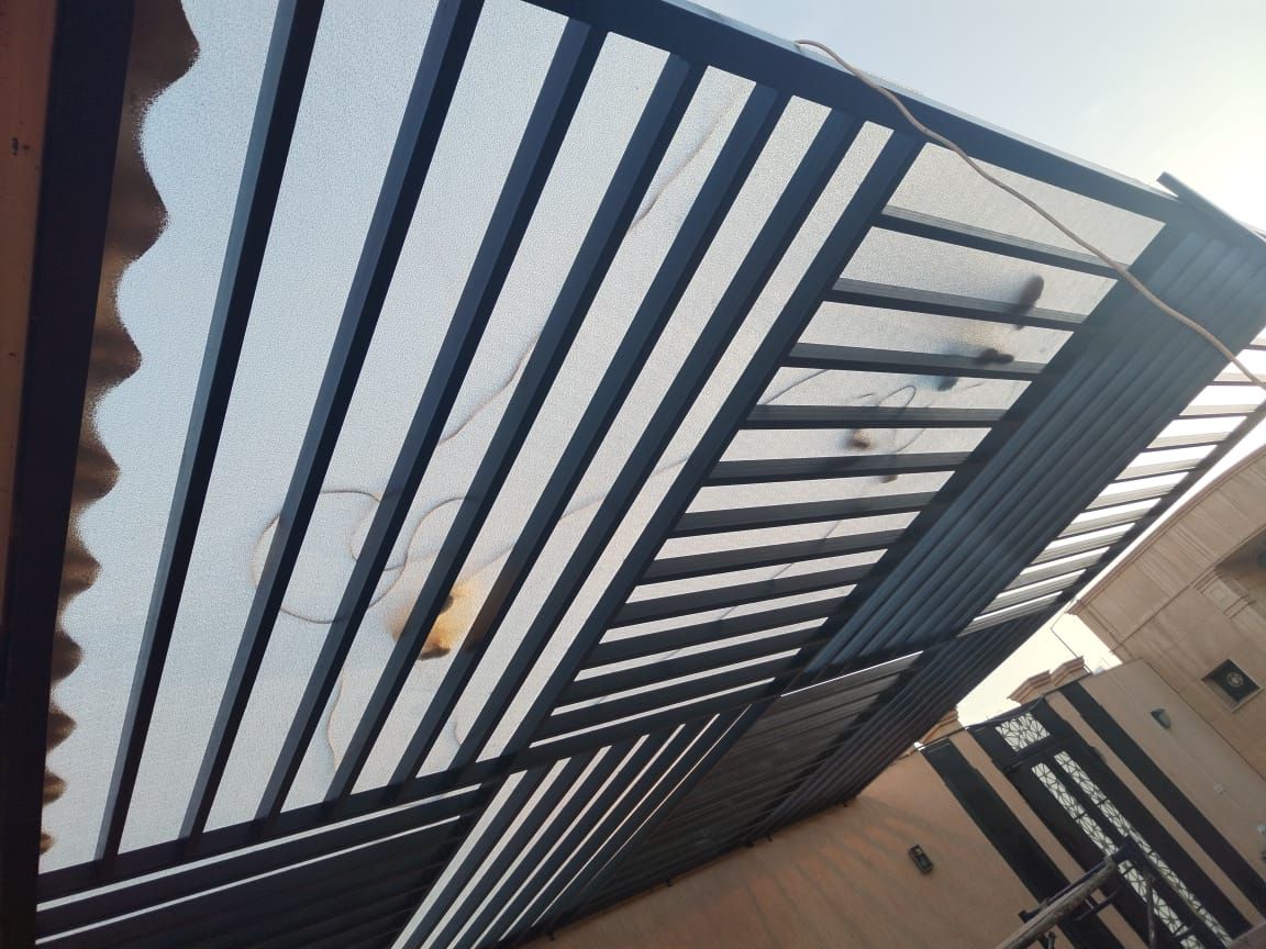 تنسيق الحدايق وزراعة العشب الطبيعي وتركيب العشب ال