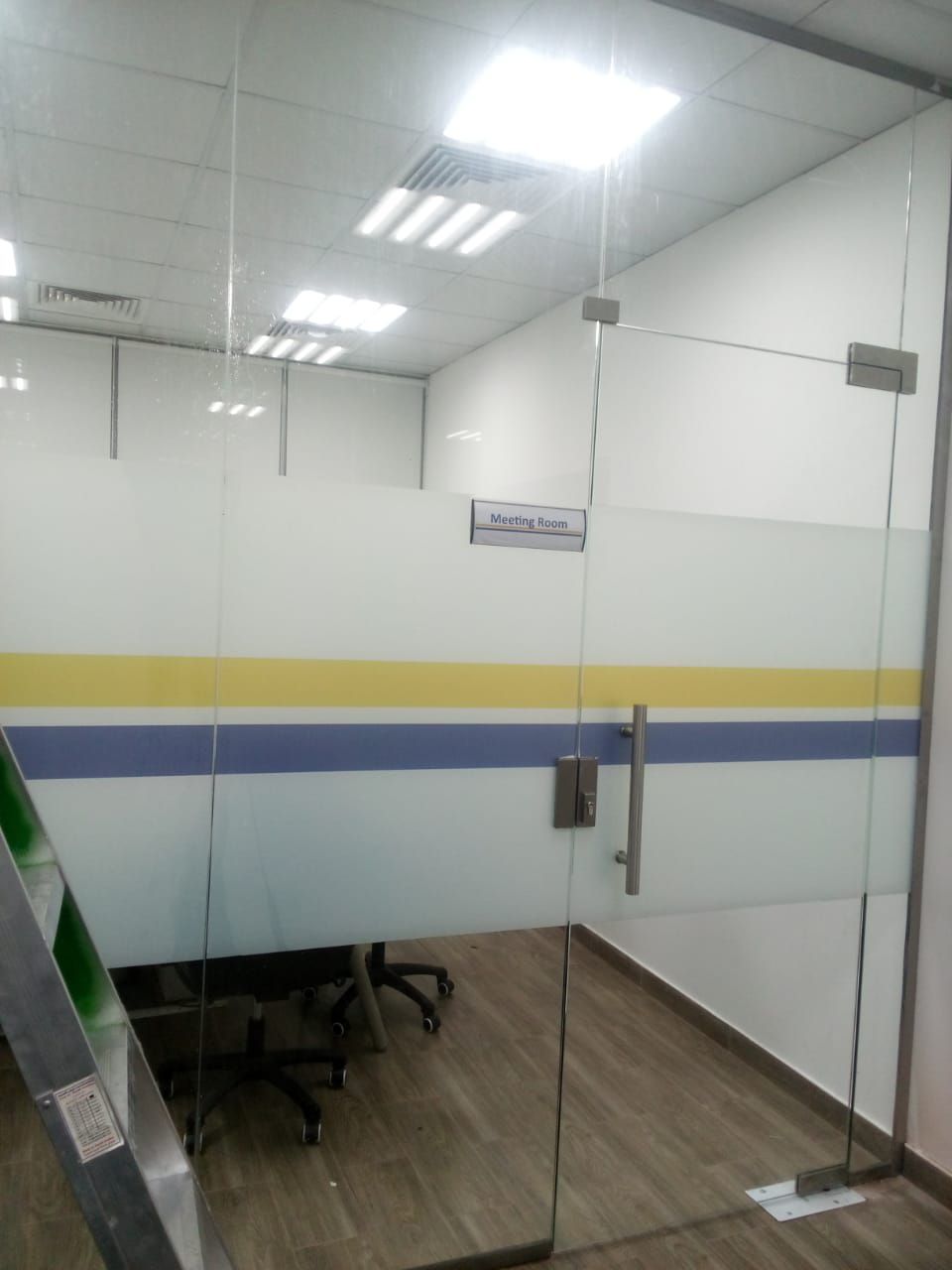 مقاول ومعلم زجاج . لجميع انواع الزجاج سكريت دربزين