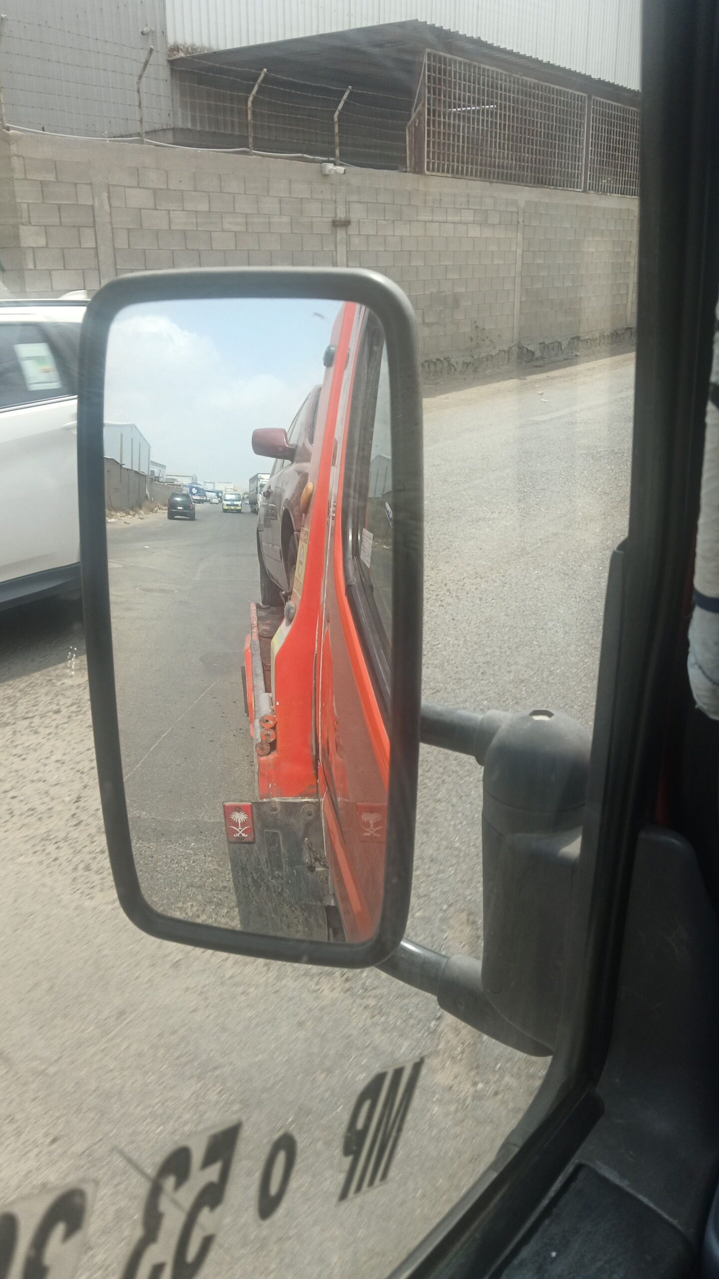 سطحه جده لنقل وتقدير السيارات