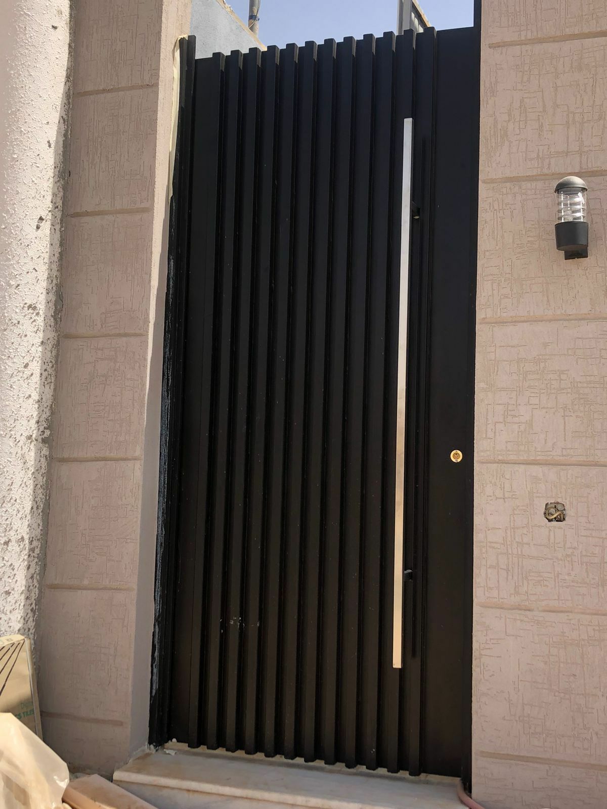 صناعة الابواب ودرج الليزر ( دربجين ) والستائر والم