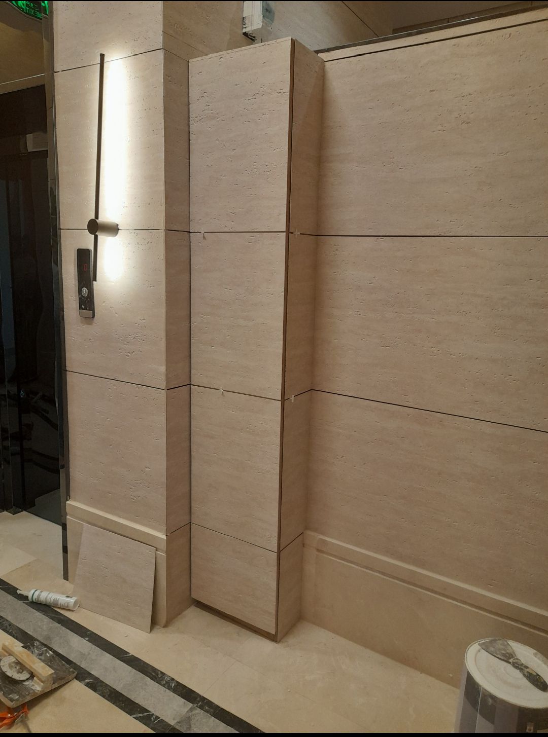 معلم تركيب صفائح حجري صفائح طيني داخلي او خارجي في