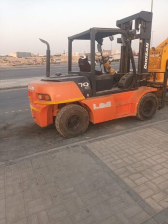 تاجير رافعات شوكية