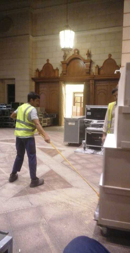 عامل باكستاني تكسير صبه وجدران ونظافه وحفريه تكسير