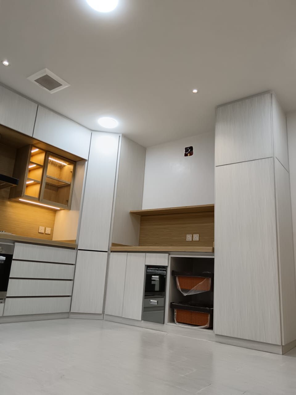 فني دواليب مطابخ