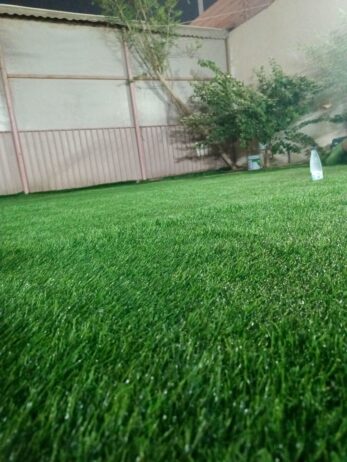 العشب الصناعي، ملاعب كرة القدم وملاعب التجديف