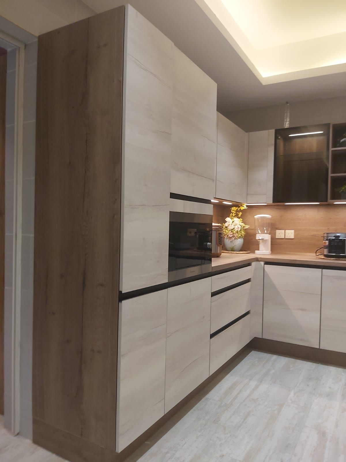 فني دواليب مطابخ