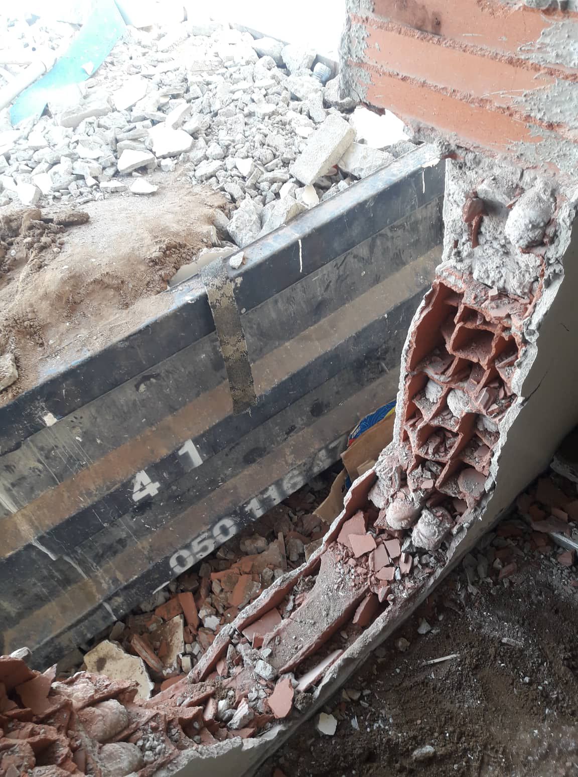 عامل باكستاني تكسير صبه وجدران ونظافه وحفريه تكسير