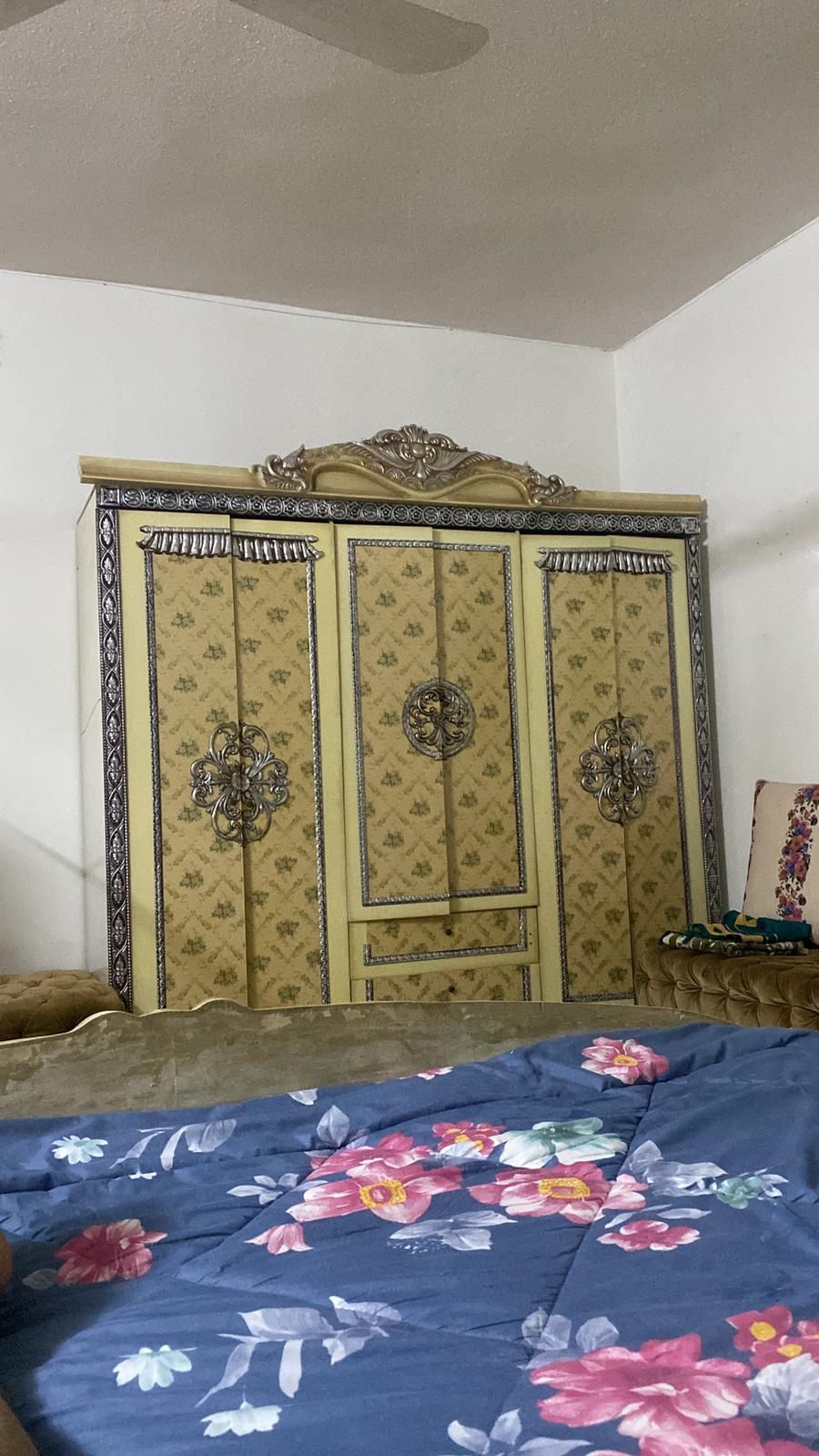 دنا تتخلص من الاثاث بالرياض وبي ارخص الاسعار لي ال