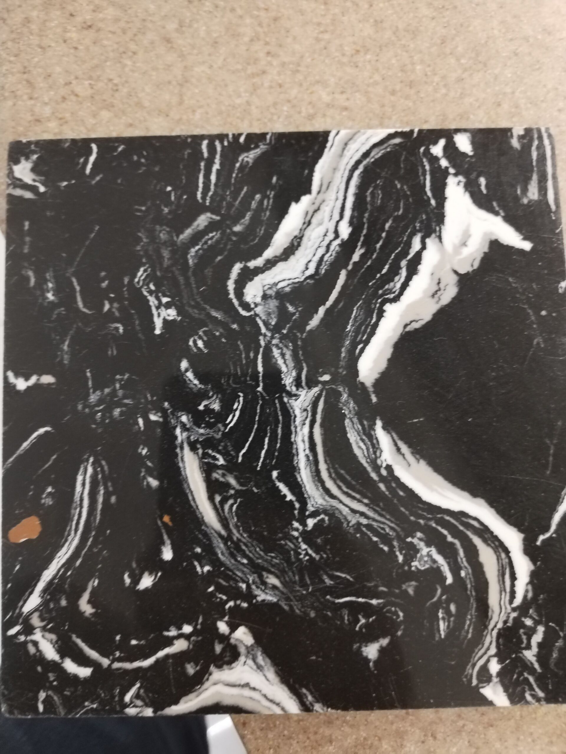 فني دواليب مطابخ المونيوم وصاج وقطاعات خاصه