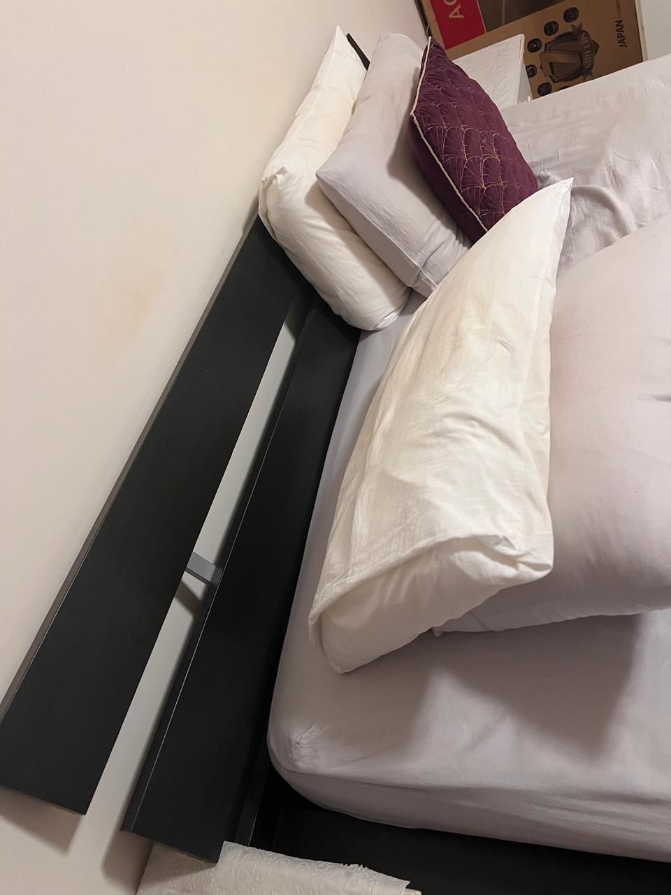 للبيع سرير دولاب 2كمدينو تسريحه