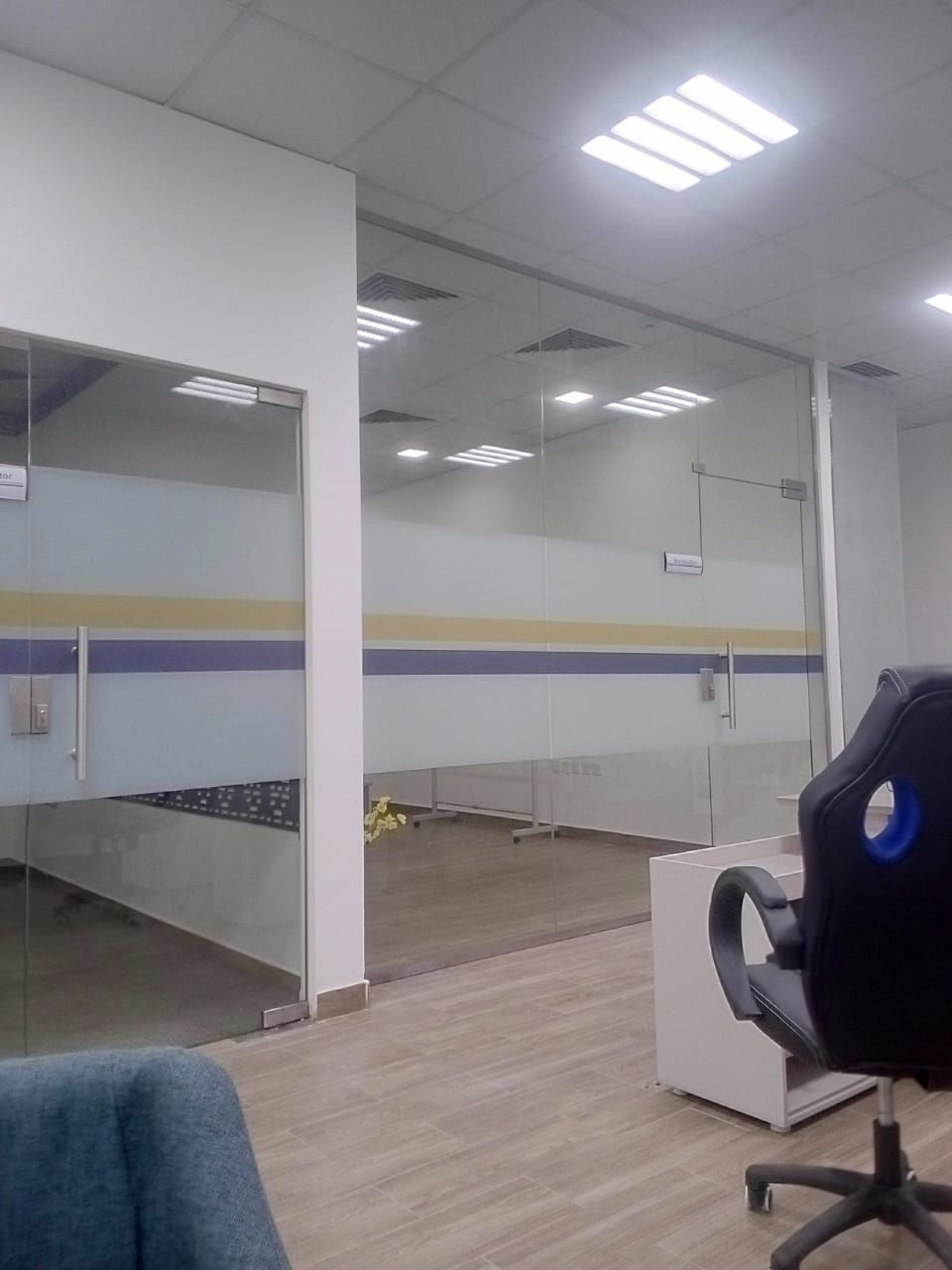 مقاول ومعلم زجاج . لجميع انواع الزجاج سكريت دربزين