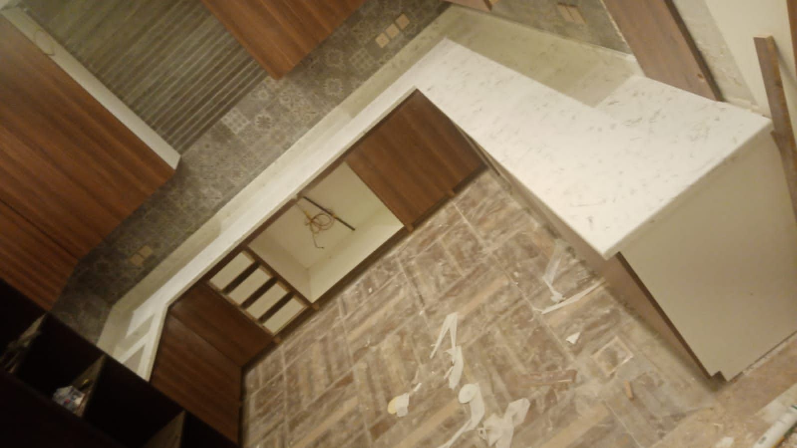 فني تركيب وفك مغاسل رخام طبيعي وصناعي