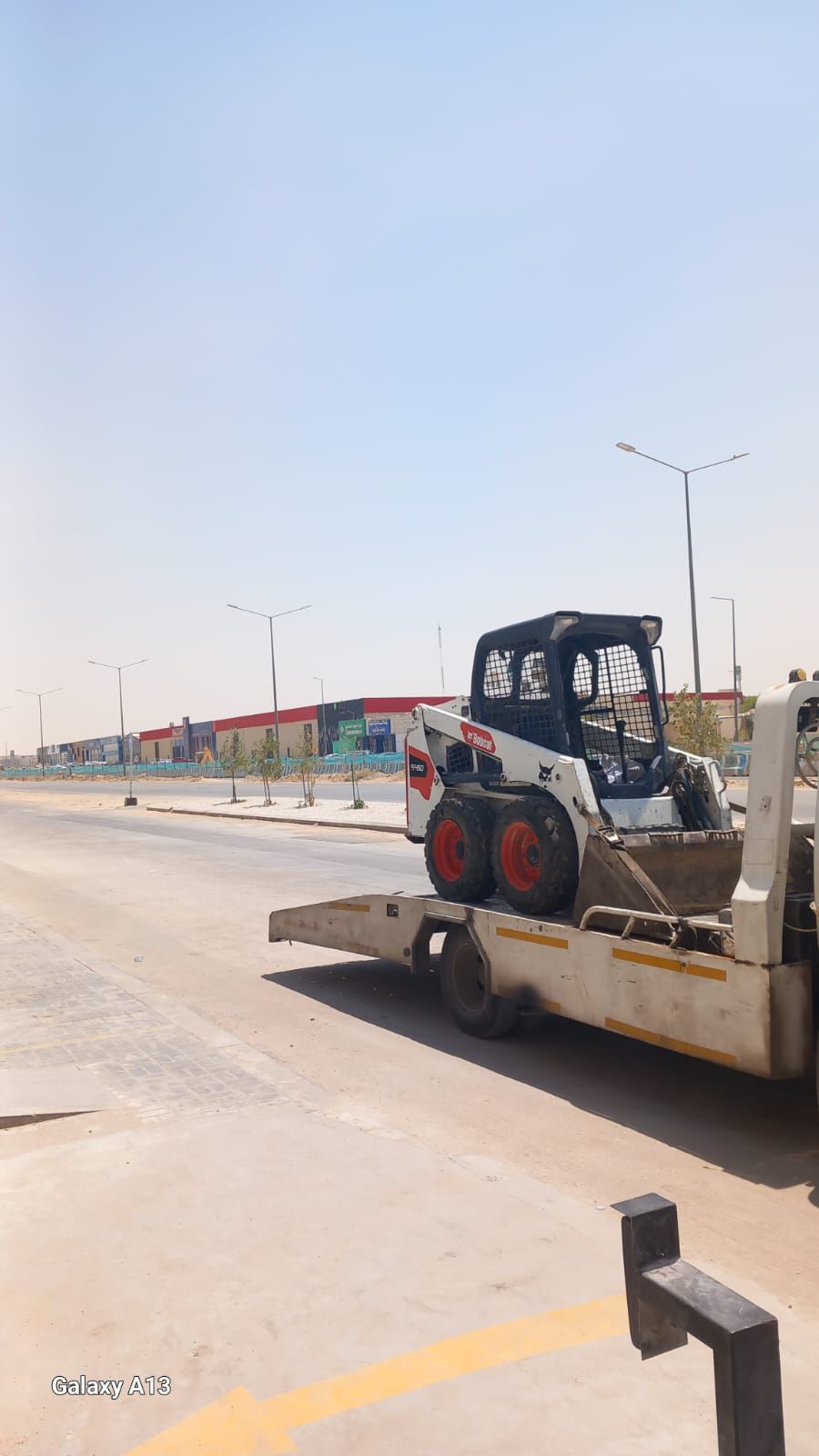 سطحه جده لنقل وتقدير السيارات