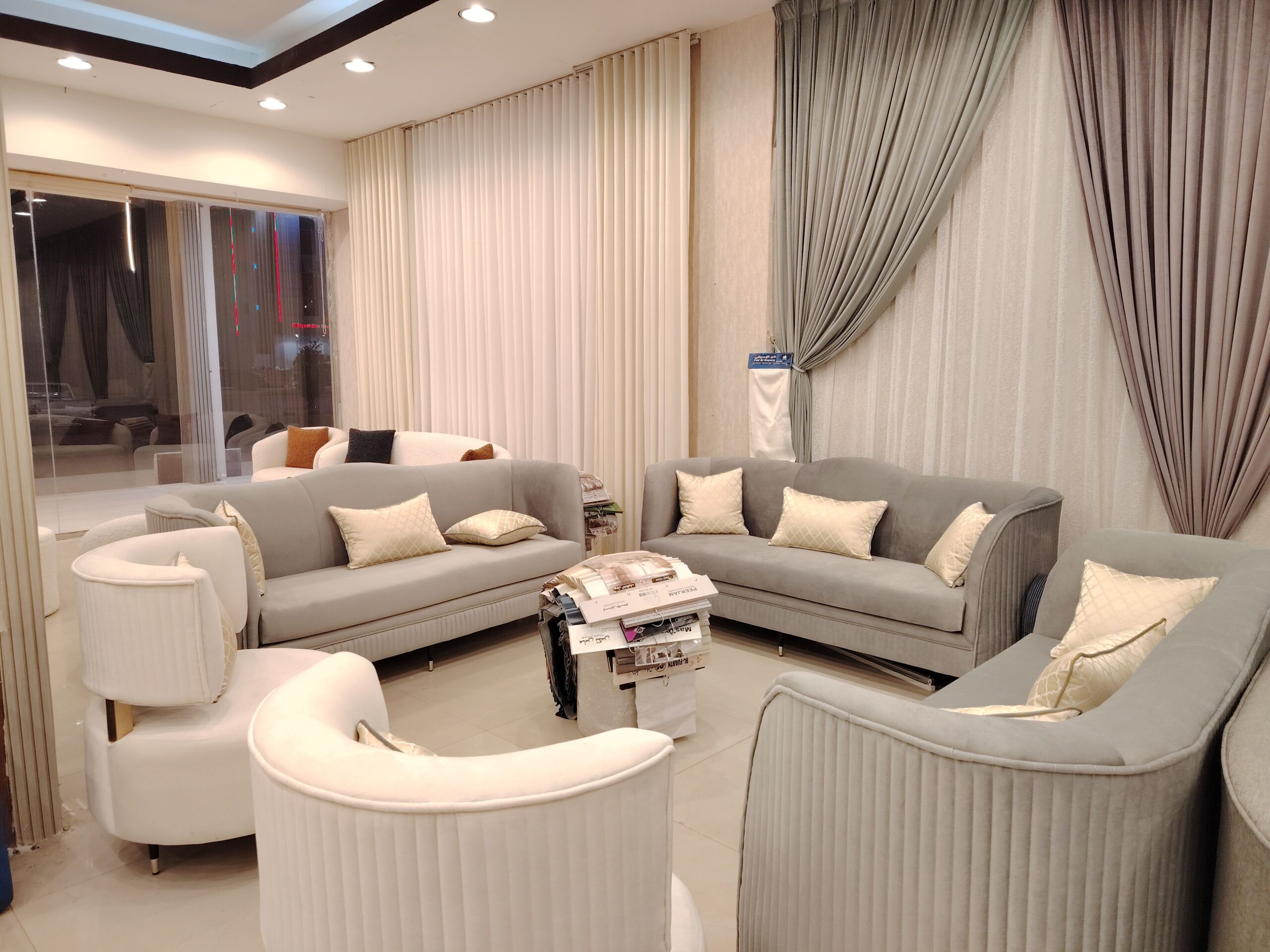 تفصيل ستائر قماش واي فاي واسباني وامريكي ورول جاهز