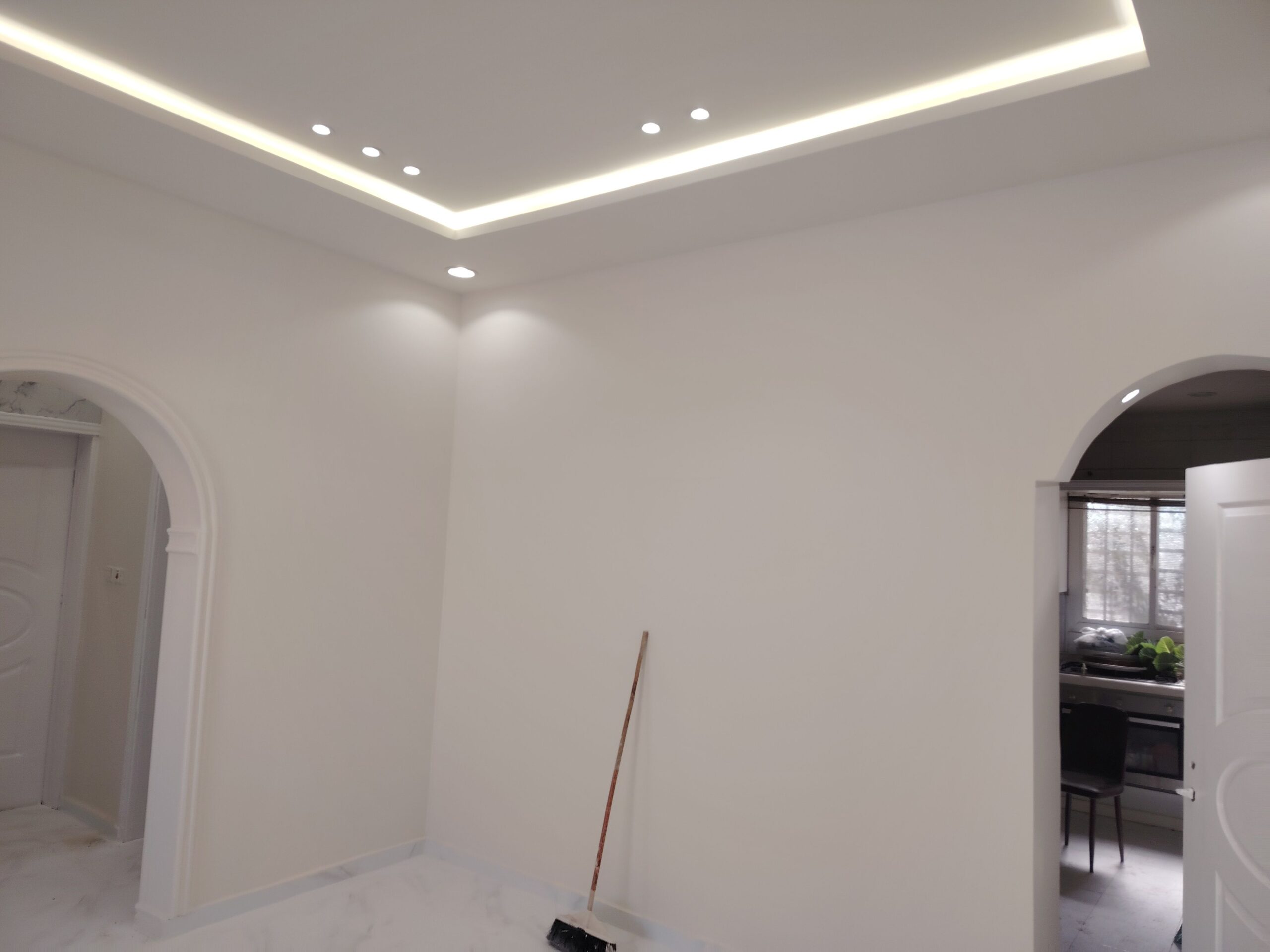 دهان يمني مباني لجميع أعمال الدهانات داخليه وخارجي