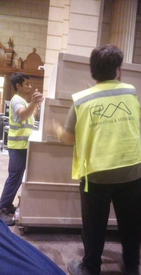 عامل باكستاني تكسير صبه وجدران ونظافه وحفريه تكسير