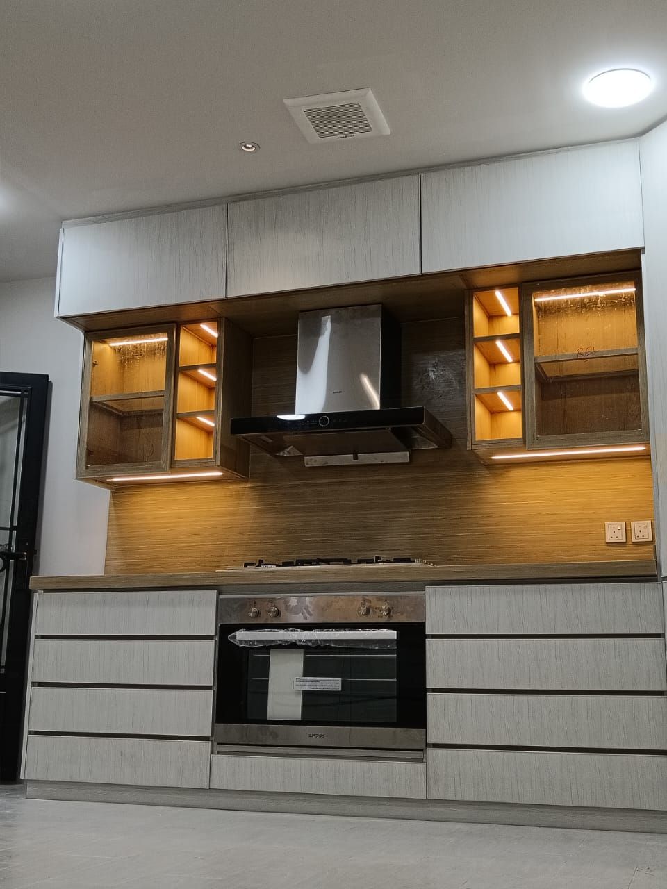 فني دواليب مطابخ