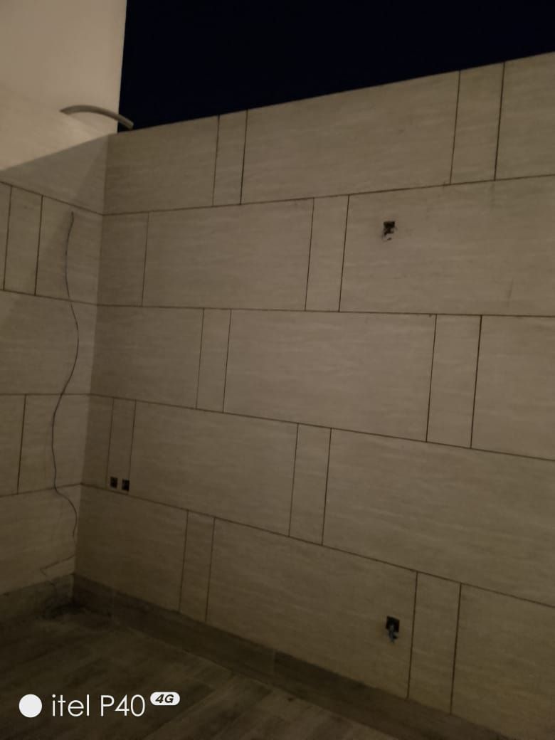 معلم تركيب صفائح حجري صفائح طيني داخلي او خارجي في