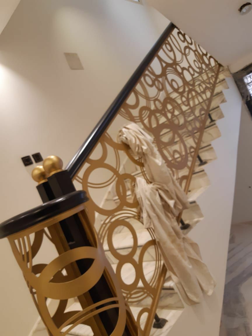 صناعة الابواب ودرج الليزر ( دربجين ) والستائر والم