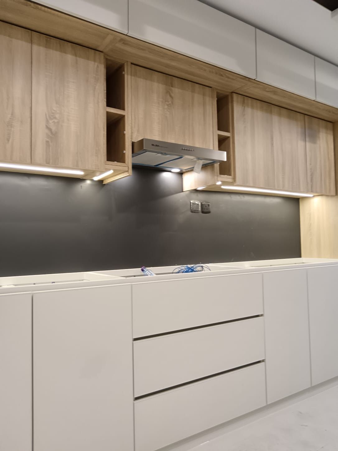 فني دواليب مطابخ