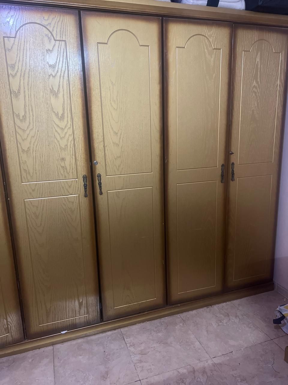 نجار فني غرف نوم فك وتركيب مطابخ ستائر معلم افران