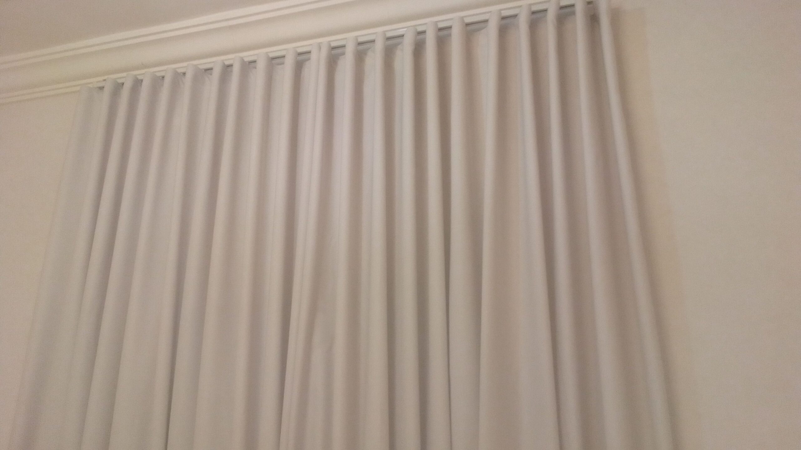 نجار فني غرف نوم فك وتركيب مطابخ ستائر معلم افران